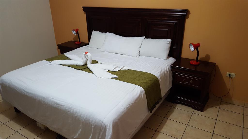 Apart Hotel Pico Bonito ลาเซย์บา ภายนอก รูปภาพ